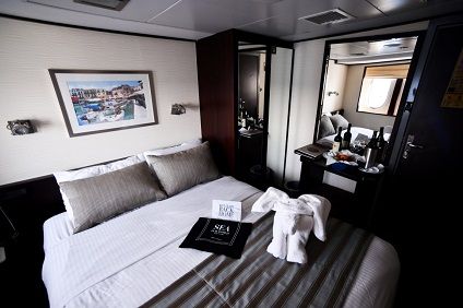 Cat B - Main Deck 2 Lower Beds or 1 Double Bed Photo