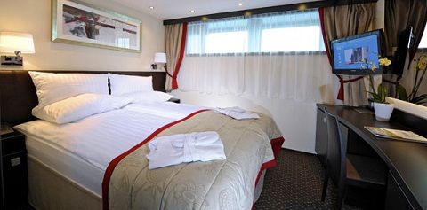Deluxe Stateroom Cat E - Indigo Deck Forward Photo