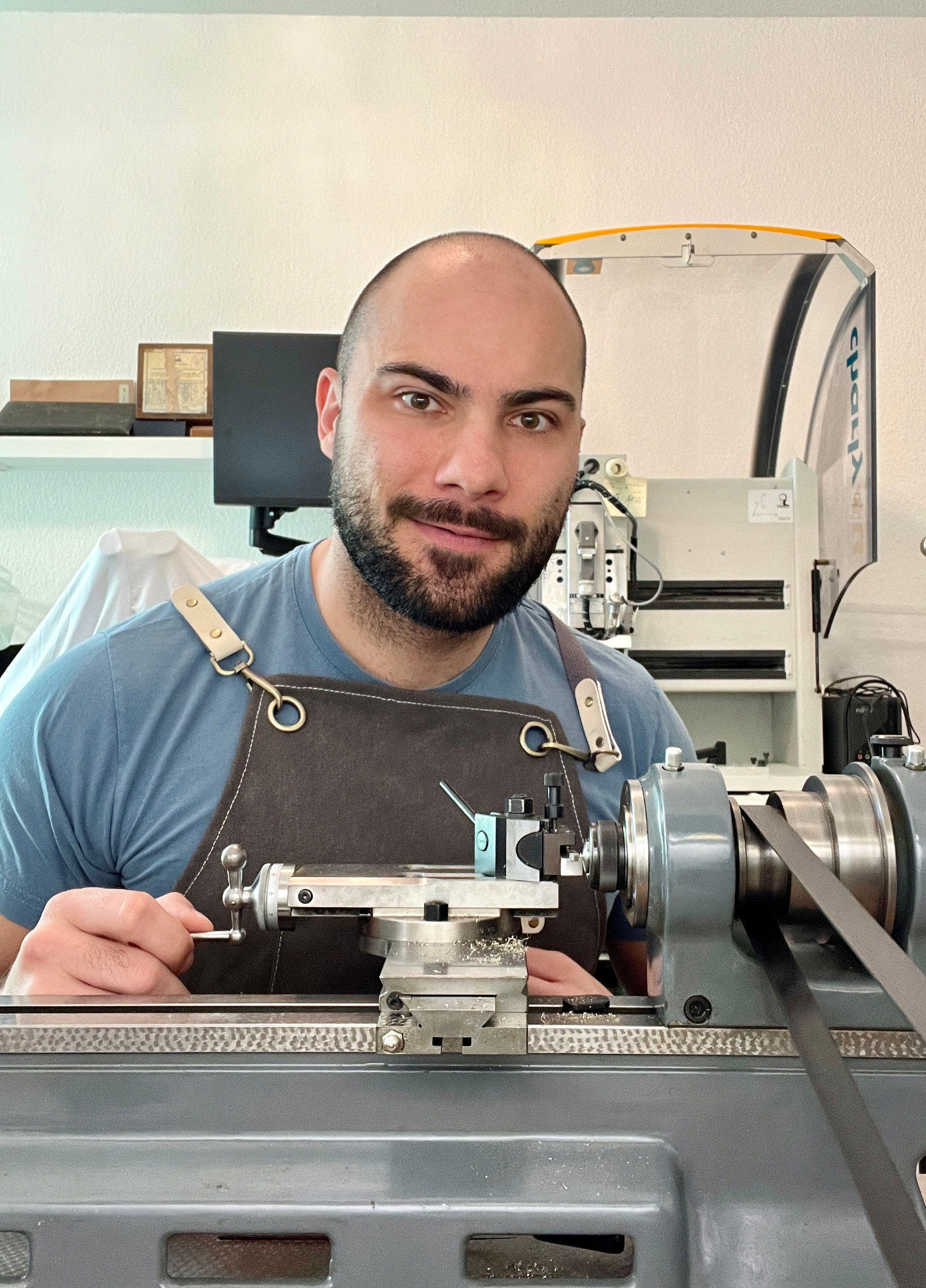 Ein Bild von meiner Person mit lächelndem Gesicht