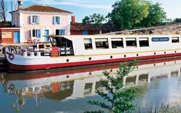 Le Phénicien Canal du Rhône à Sète and Rhône River