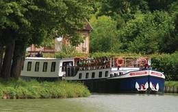 La Belle Époque Burgundy Canal