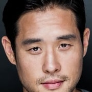 Raymond Lee