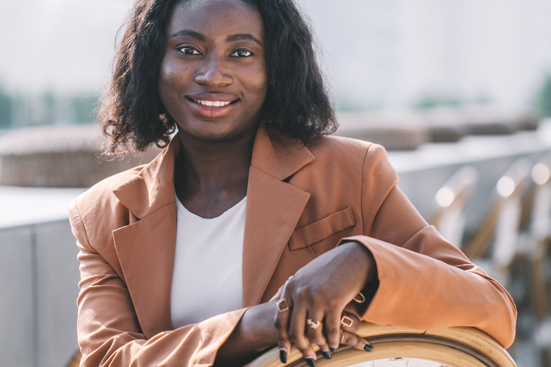 Atteline PR Dubai - Stephanie posting while sitting in balcony