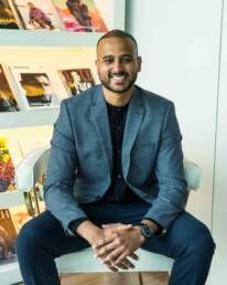 Atteline PR Dubai - Dushane Solomon posting in the gallery