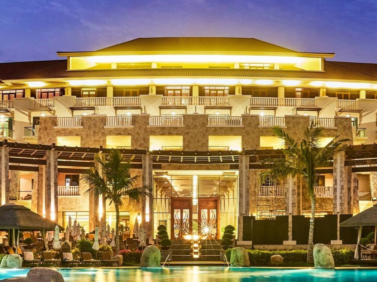 Atteline - Sofitel Dubai Front view of the club house