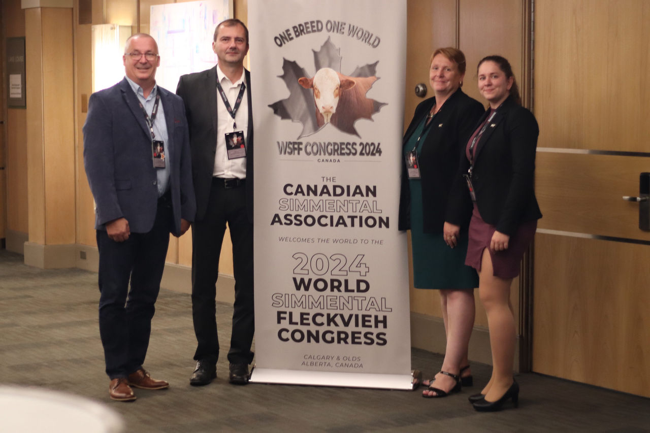 <h2>Organizátor kongresu</h2><p>Svaz chovatelů českého strakatého skotu, z. s., je odborná chovatelská organizace sdružující chovatele tradičního kombinovaného plemene český strakatý skot v České republice. Svaz zajišťuje vedení plemenné knihy, realizaci šlechtitelského programu, odborné poradenství a metodickou podporu chovatelů a aktivně se podílí na propagaci a rozvoji plemene doma i v zahraničí.</p><p><br /></p><p>V čele svazu stojí předseda Marian Bílý, MBA. Výkonný aparát tvoří ředitel Ing. Pavel Král, zástupkyně ředitele Ing. Tereza Dodávková a odborně technická pracovnice Ing. Hana Vlčková.</p>