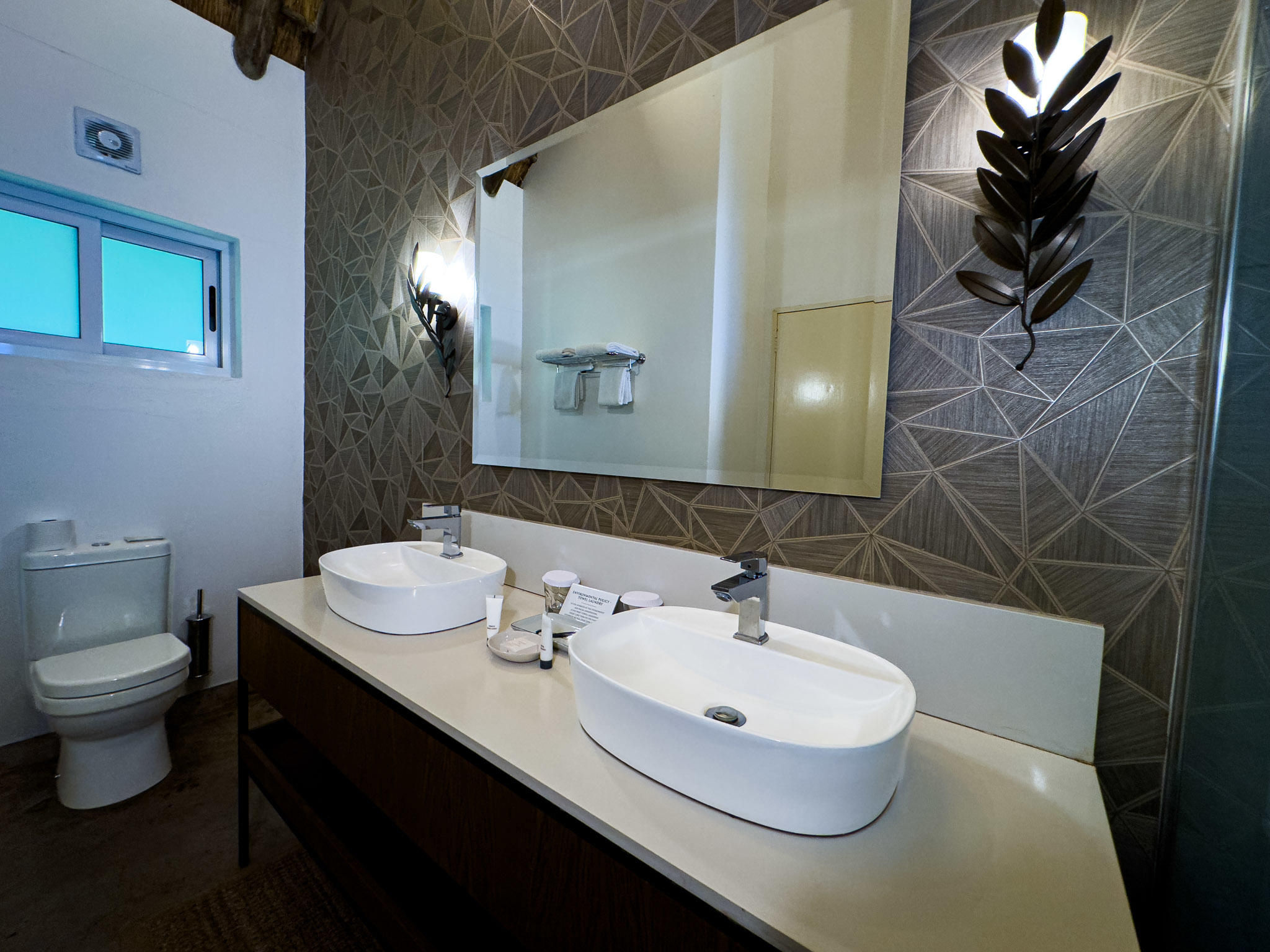 Explorers Village Deluxe Twin Room