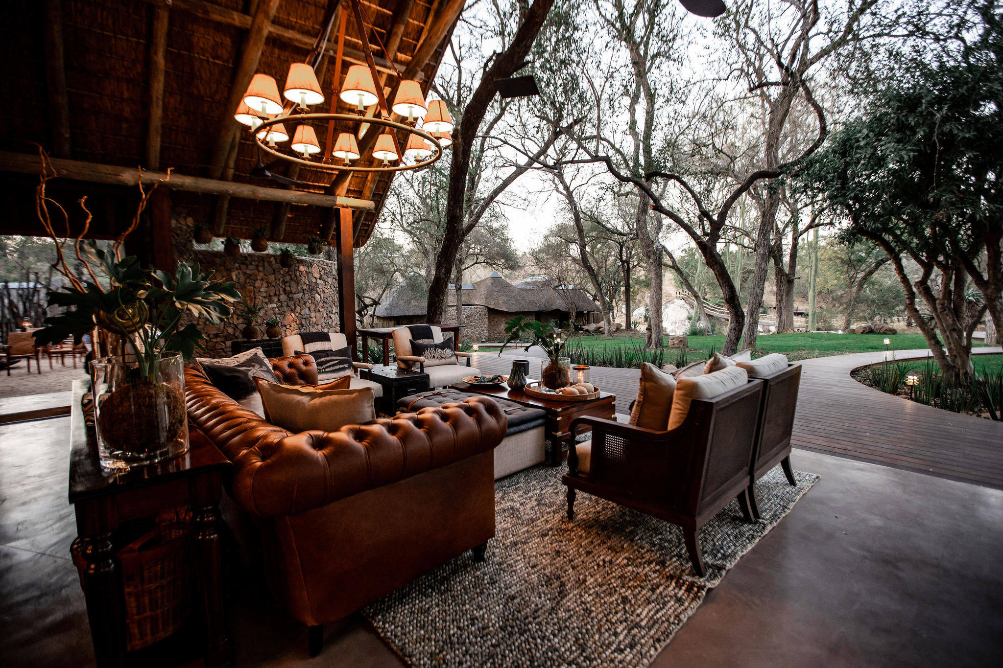 Dulini Moya - Main Lounge