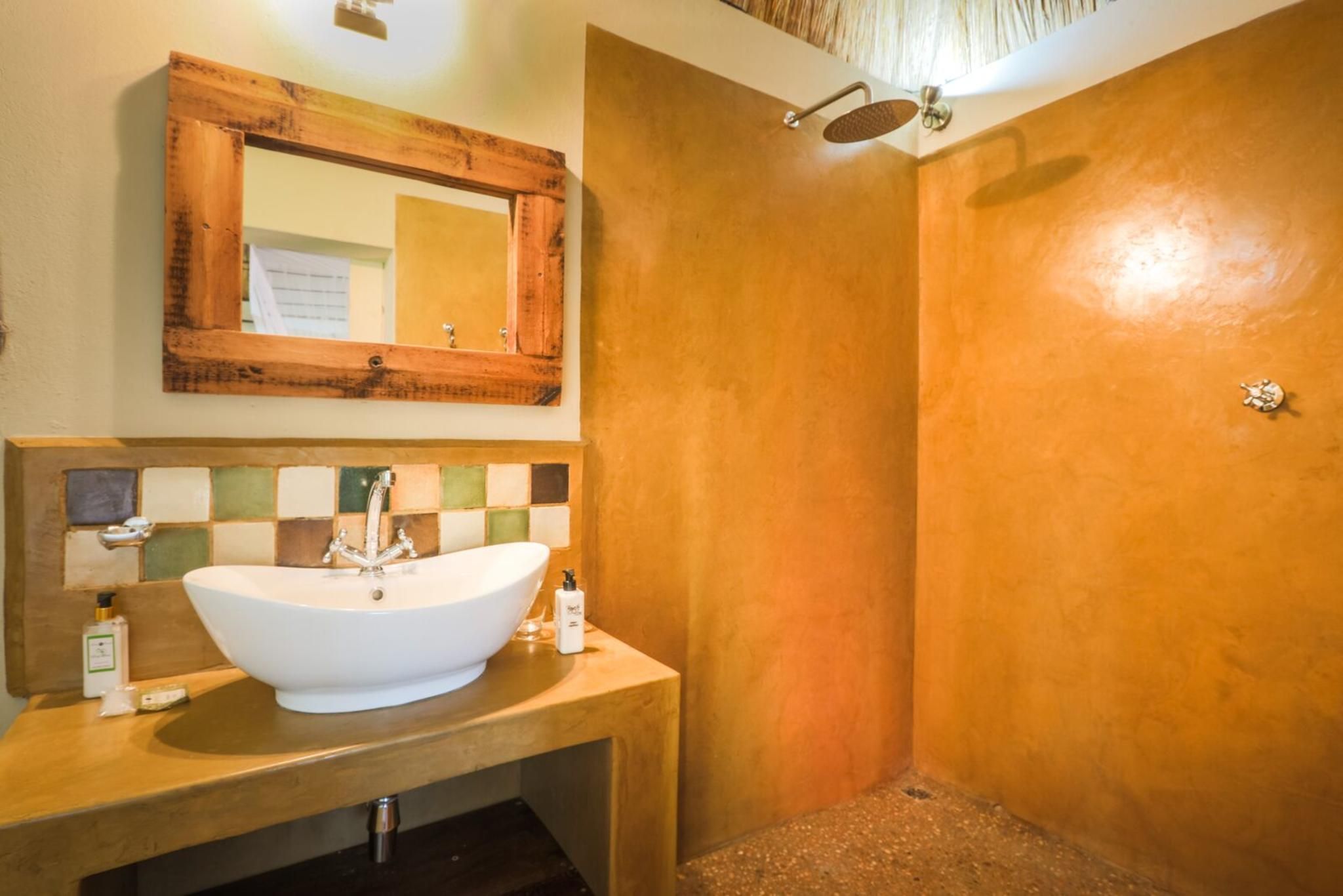 Robins Camp Acacia Chalet Bathroom 