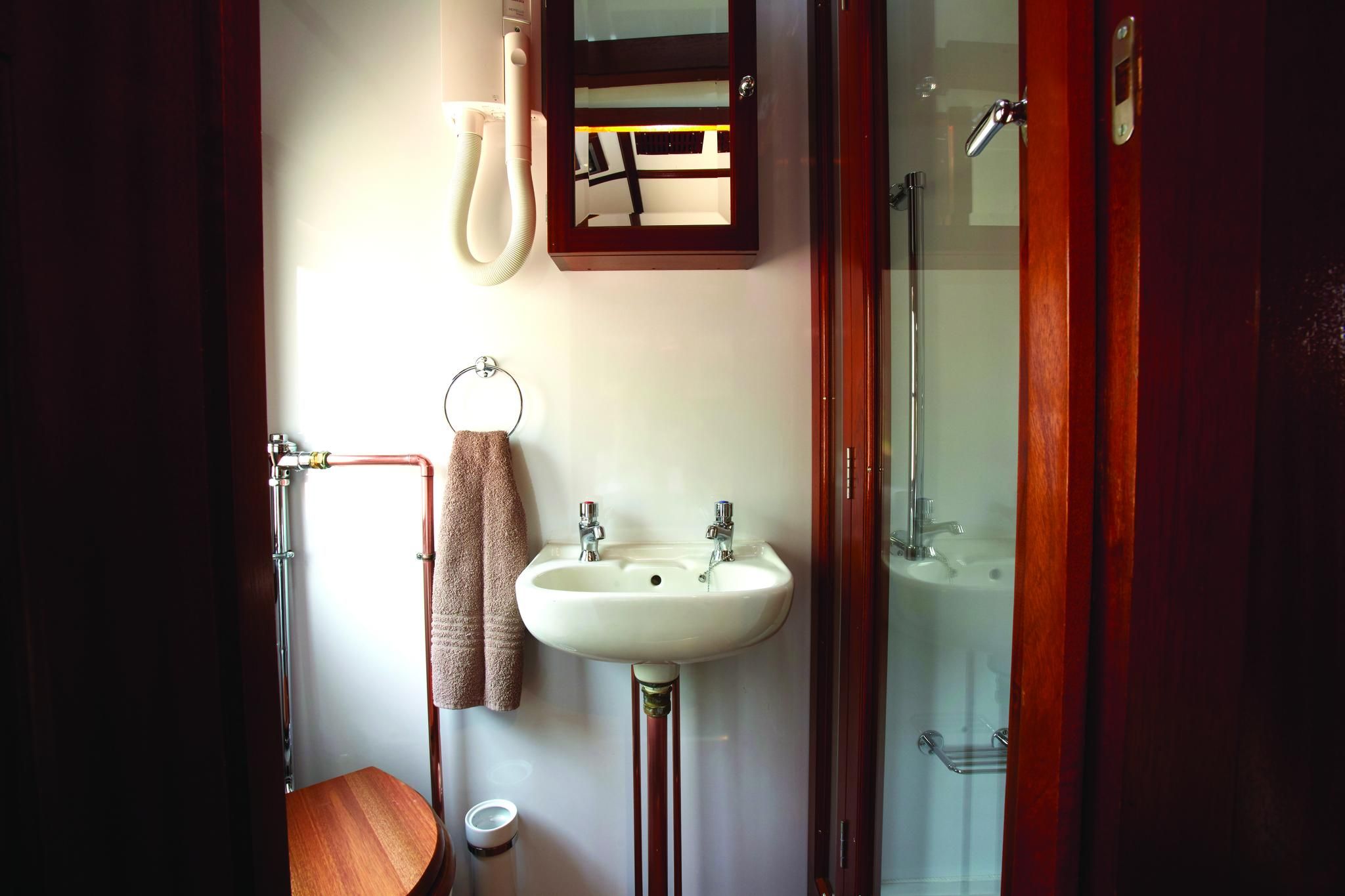 Pullman suite bathroom