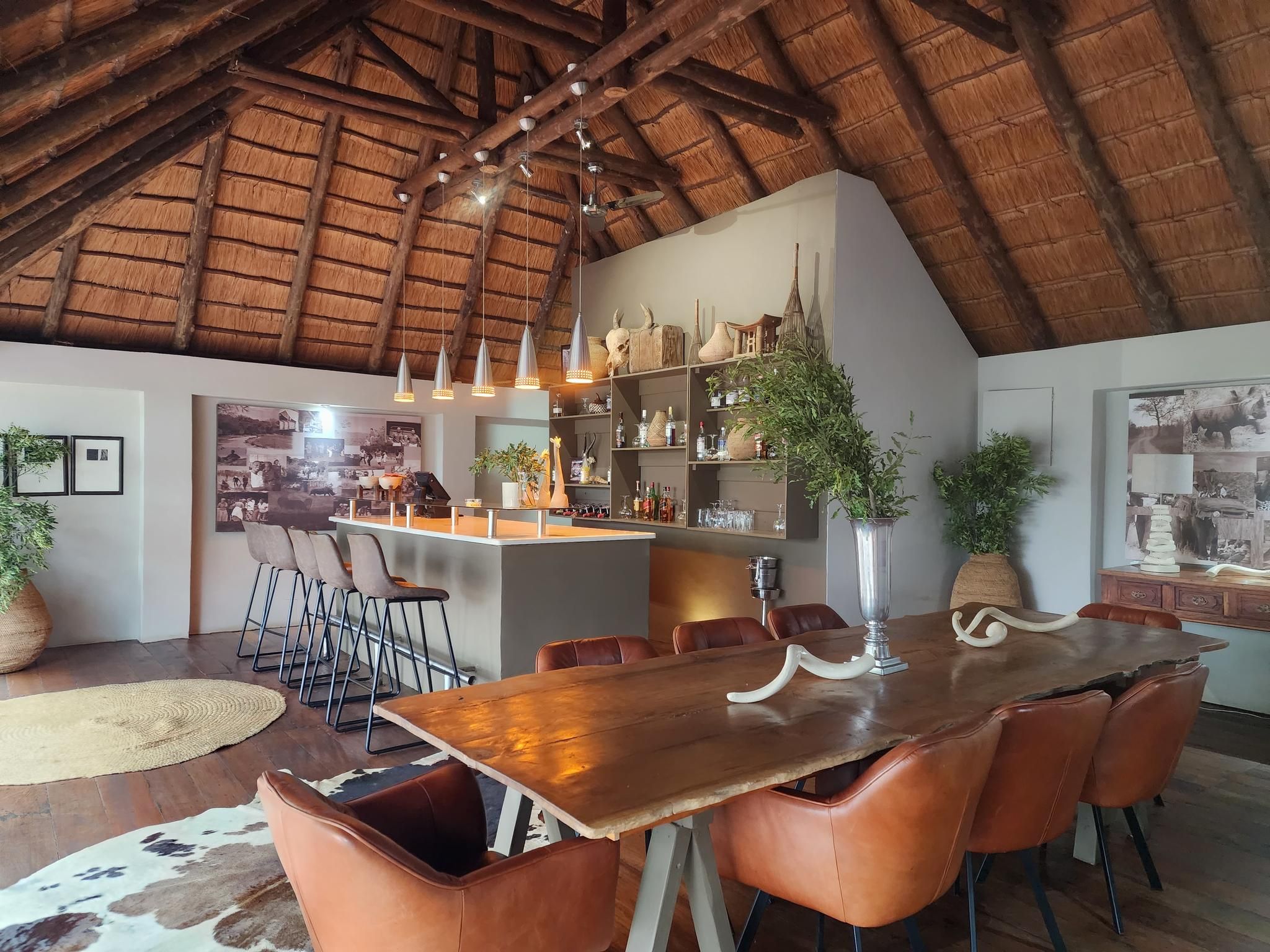 River Lodge Bar and dining room