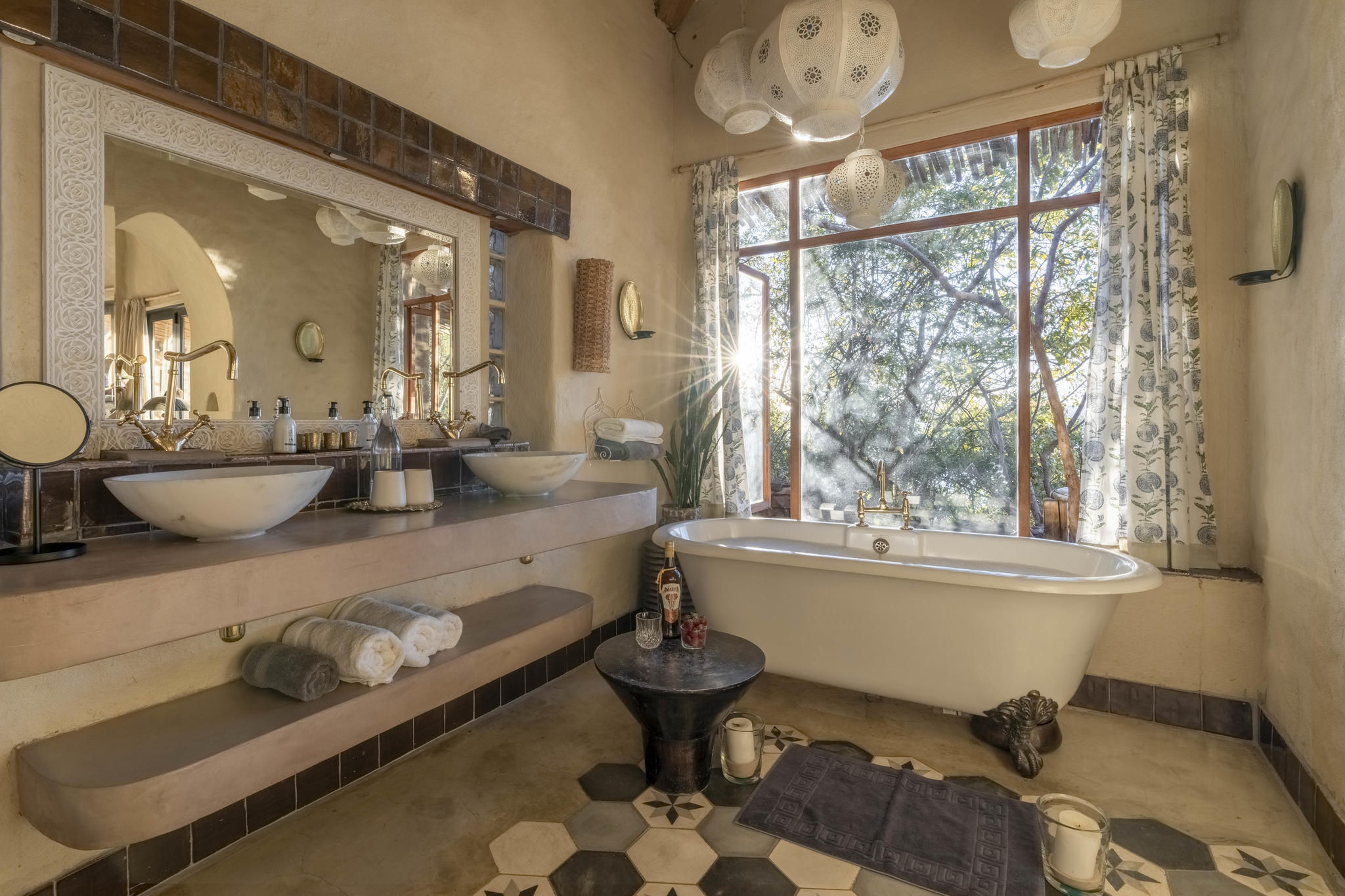 Nut House En Suite with Bath Views