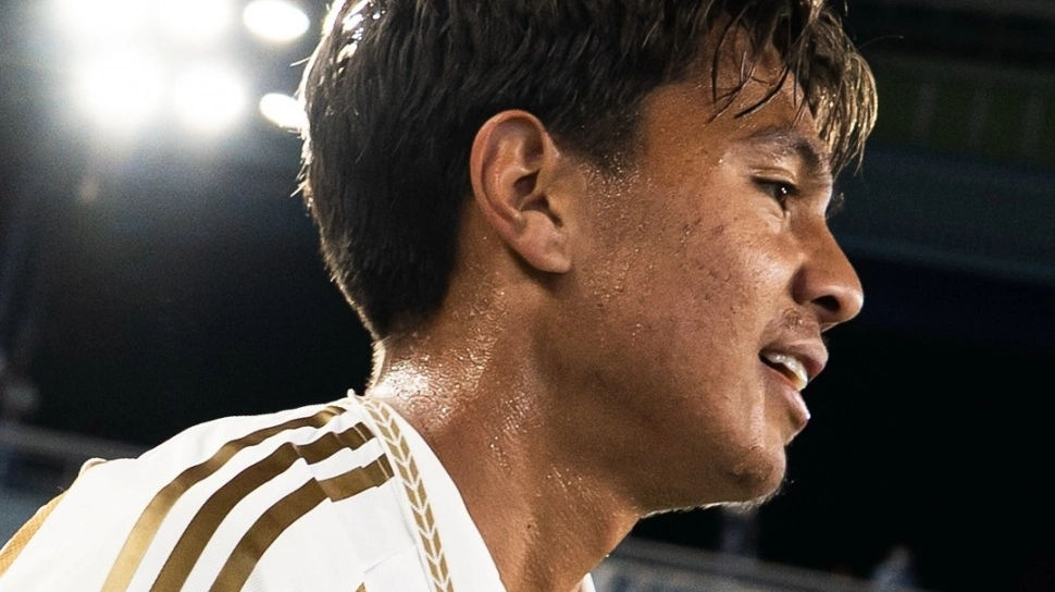 Adrian Wibowo, Darah Indonesia yang Merangkai Mimpi di Tanah Matador