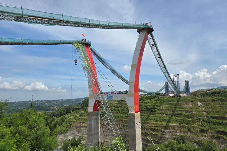 Jembatan Kaca Bendungan Sukamahi