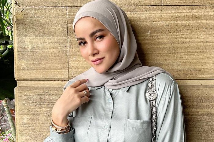 Ketangguhan Olla Ramlan, Perjalanan Karier Hingga Kisah Cinta