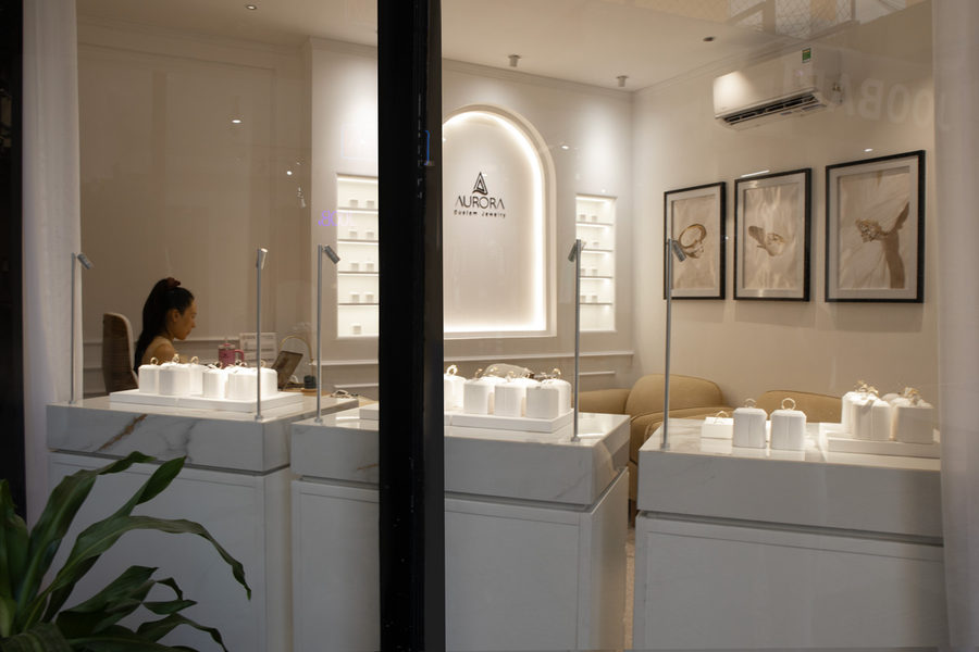 Trang sức chế tác thủ công theo yêu cầu tại Aurora Saigon