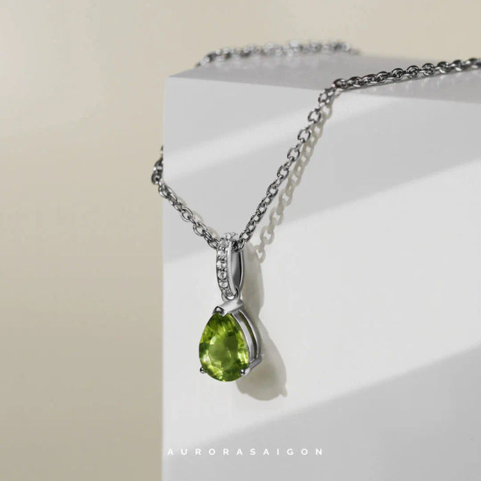 Mặt dây chuyền Ngọc Lục Bảo Khối Quả Lê - Viên đá tháng 8 Aurora Saigon