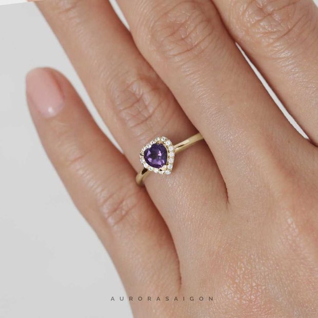 Stunning 5mm Amethyst heart surrounded by a white topaz halo.