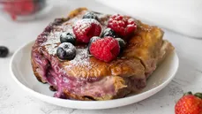 Croissants rellenos de crema y frutas