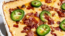 Dip de maíz, tocineta y queso derretido