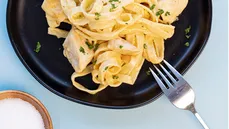 Fettuccine Alfredo con pollo