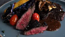 Flat Iron Wagyu con costra de hongos porcinos y reducción de porto