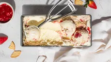 Helado casero de cheesecake de fresa