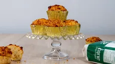 Muffins de harina de maíz y queso
