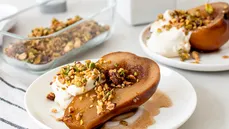 Peras con miel de canela y frutos secos