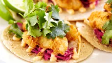 Tacos de pescado en salsa picante