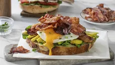 Tostadas de desayuno con tocineta