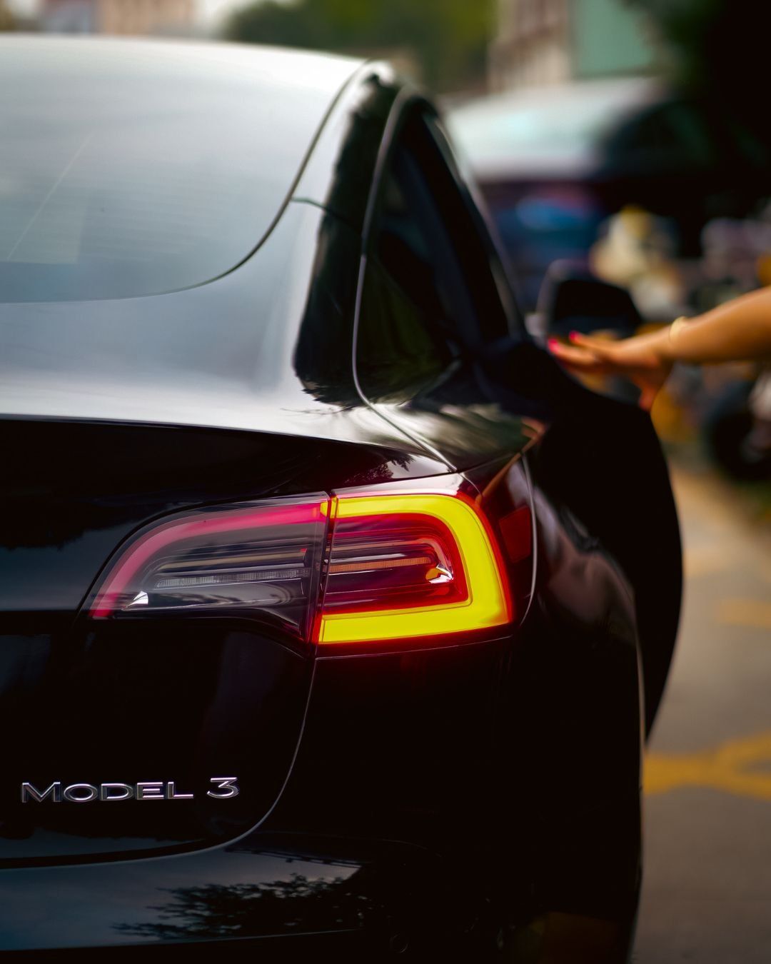 Nyt on paras hetki myydä sähköauto tai plug-in hybridi – kysyntä käy kuumana ja hinnat ovat ylhäällä