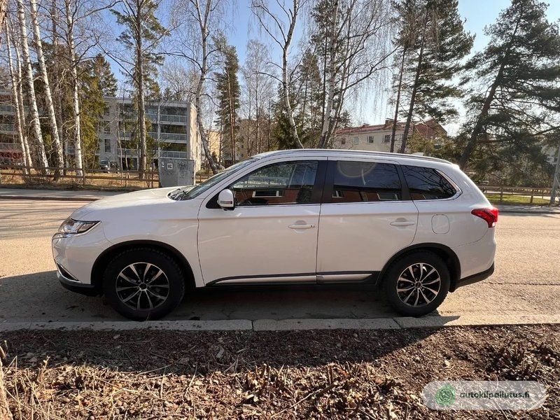 Mitsubishi Outlander myyty