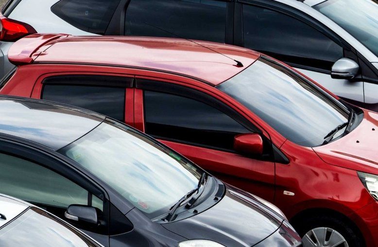 Miksi ei kannata kysyä suoraan autoliikkeeltä tarjousta?