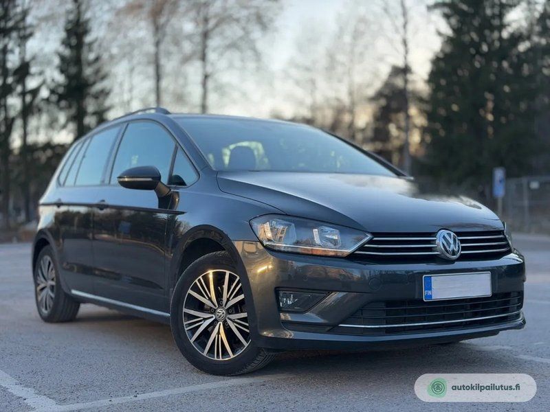 Volkswagen_Golf-11