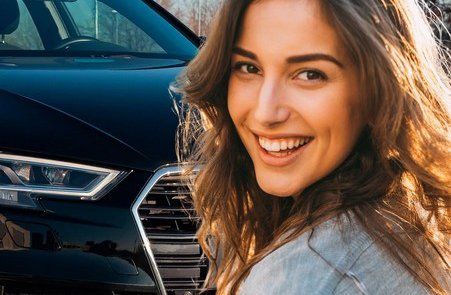 autonmyynti iloinen asiakas