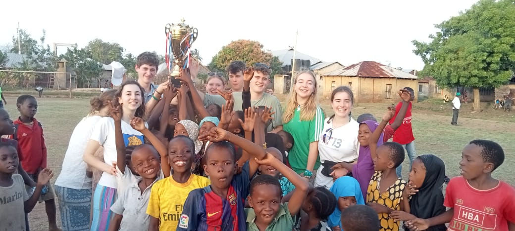 Summer volunteers in Kenya