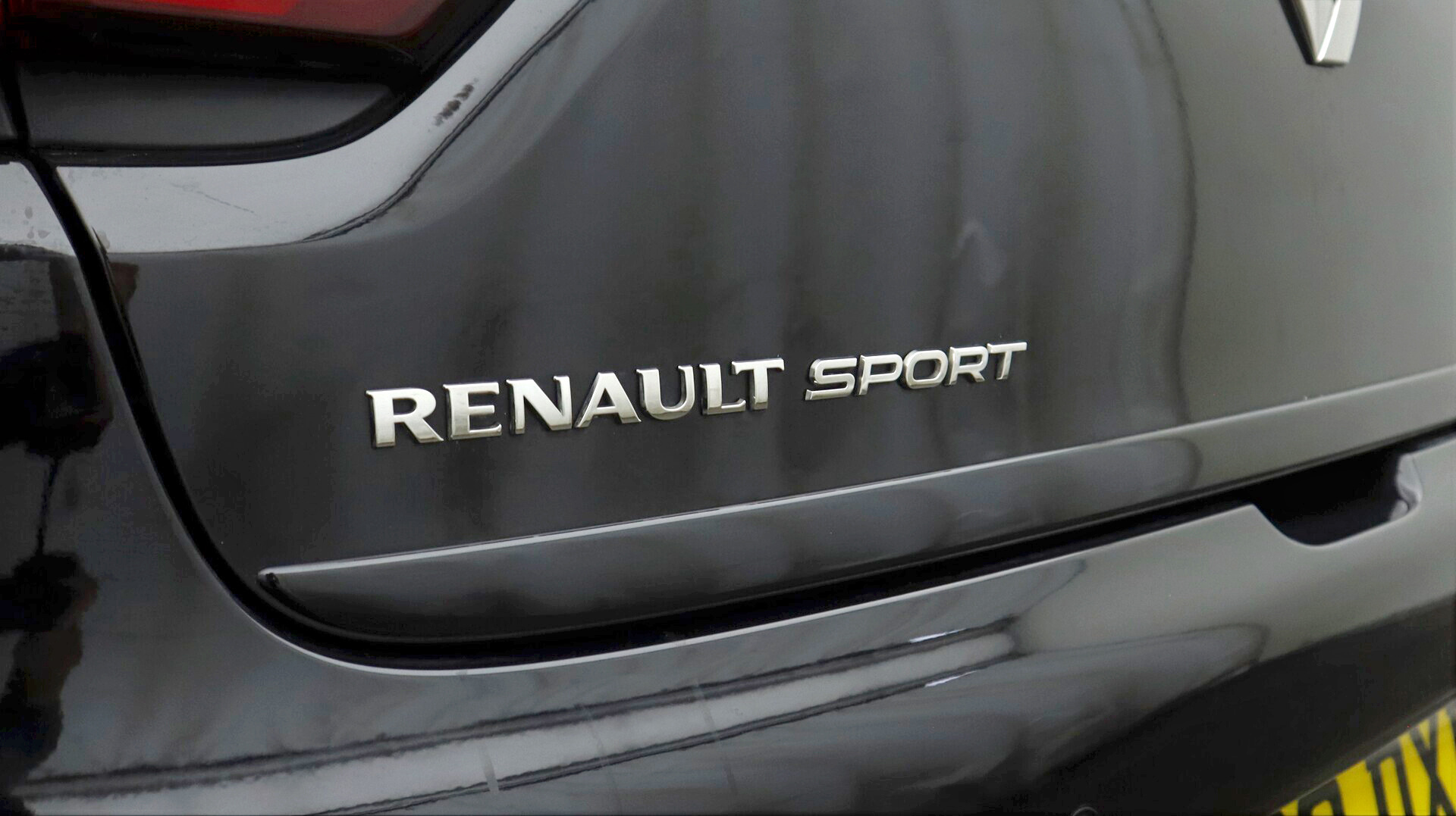 RENAULT CLIO IV 4 RS LINE SPORT LOGO EMBLEM BADGE BLACK GLOSSY FRONT  EXCLUSIVE