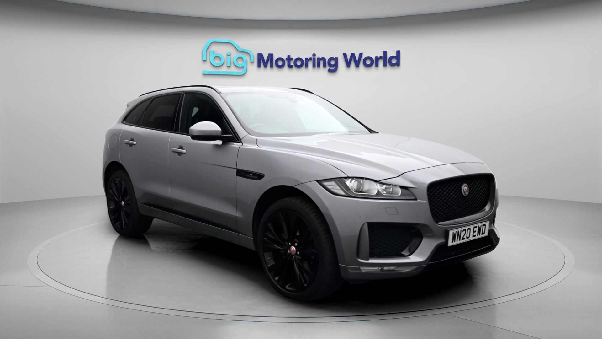 Jaguar F-PACE listing photo