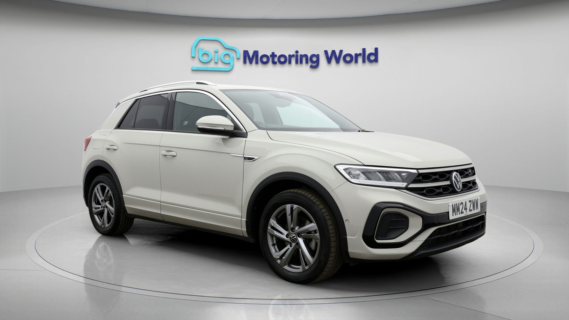 Volkswagen T-Roc listing photo