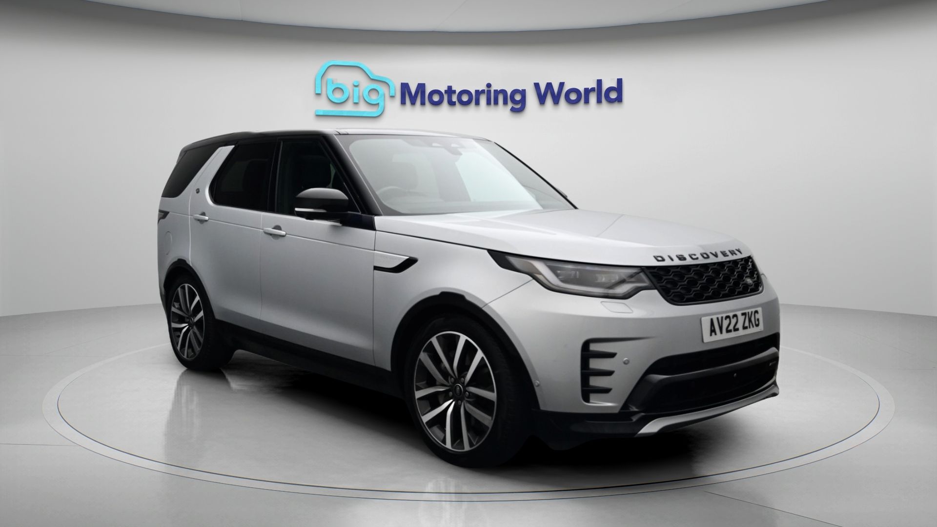 Land Rover Discovery listing photo
