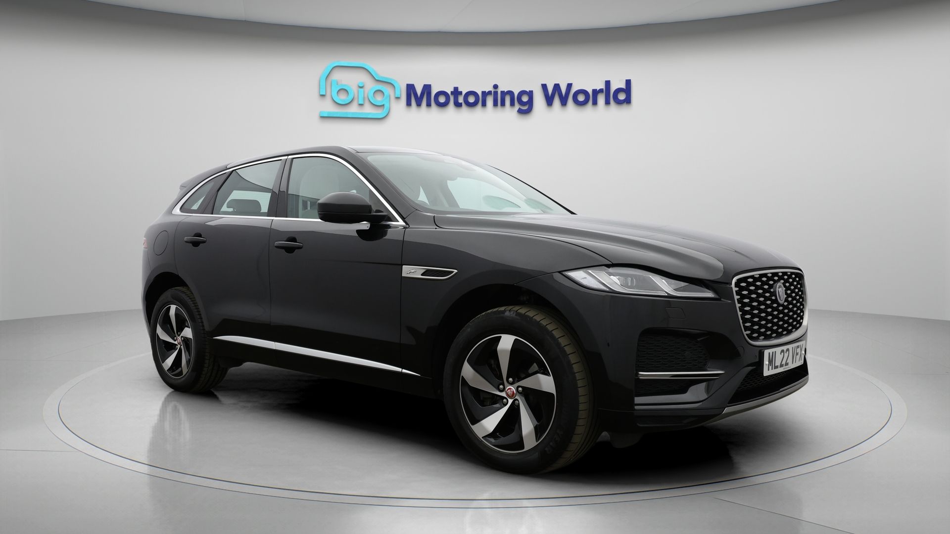 Jaguar F-PACE listing photo