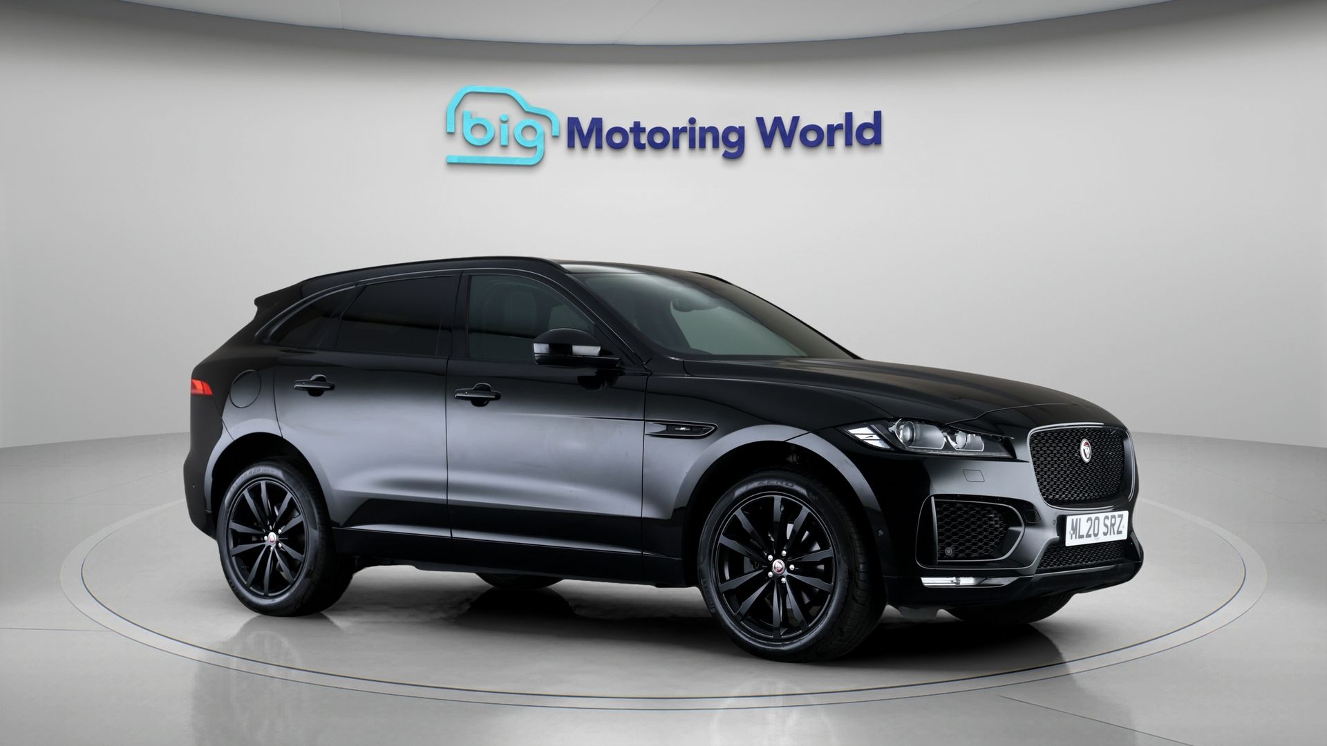 Jaguar F-PACE listing photo