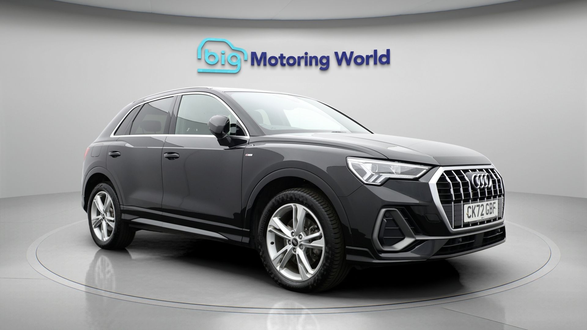 Audi Q3 listing photo