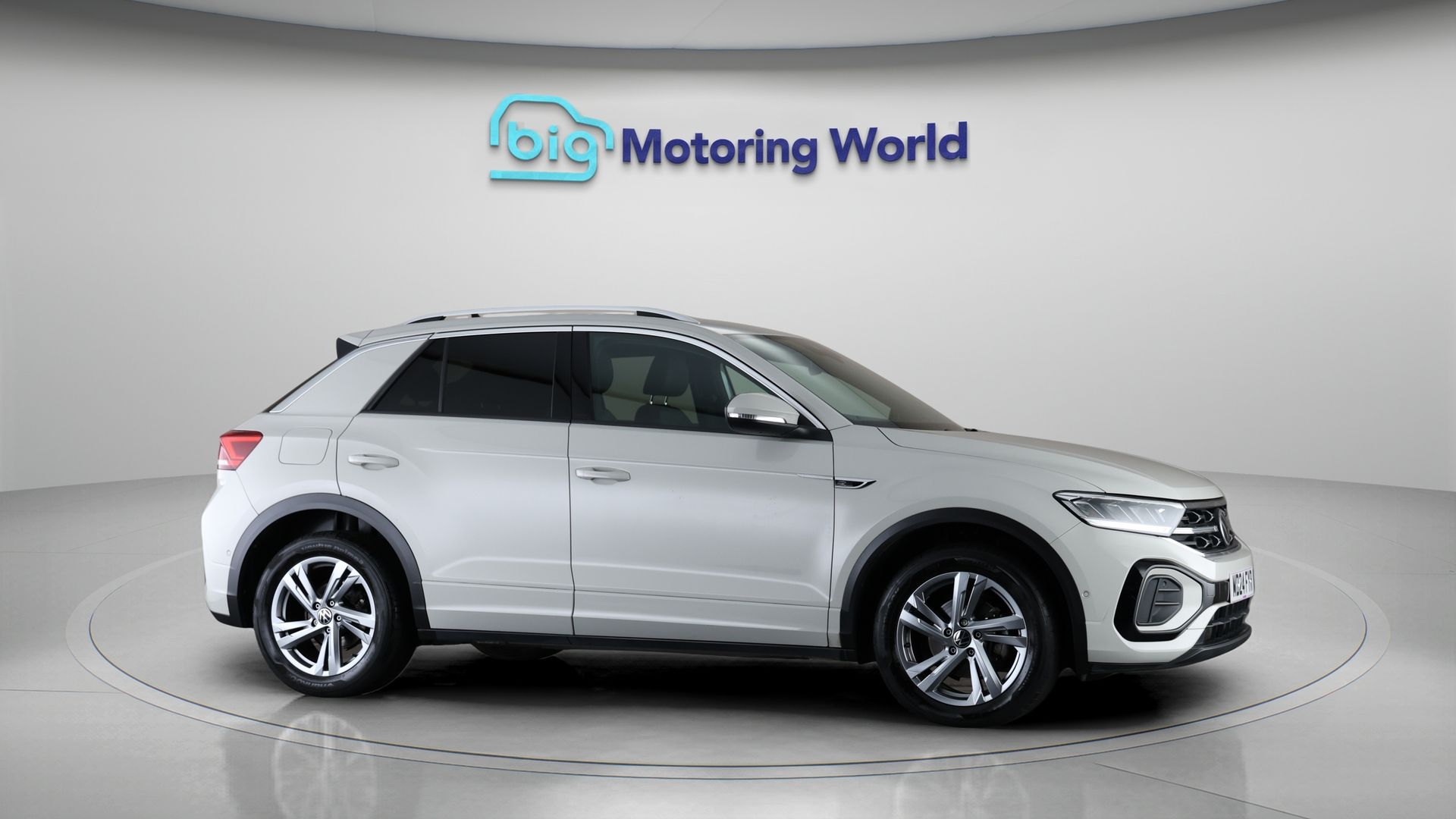 Volkswagen T-Roc listing photo