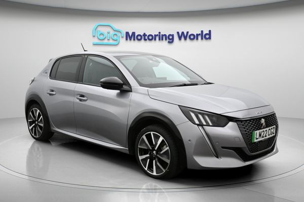 Peugeot E-208
