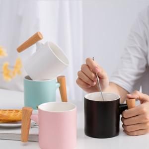 Matte Surface Ceramic Mug with Wooden Handle Household Products Drinkwares New Arrivals HDC1075-01