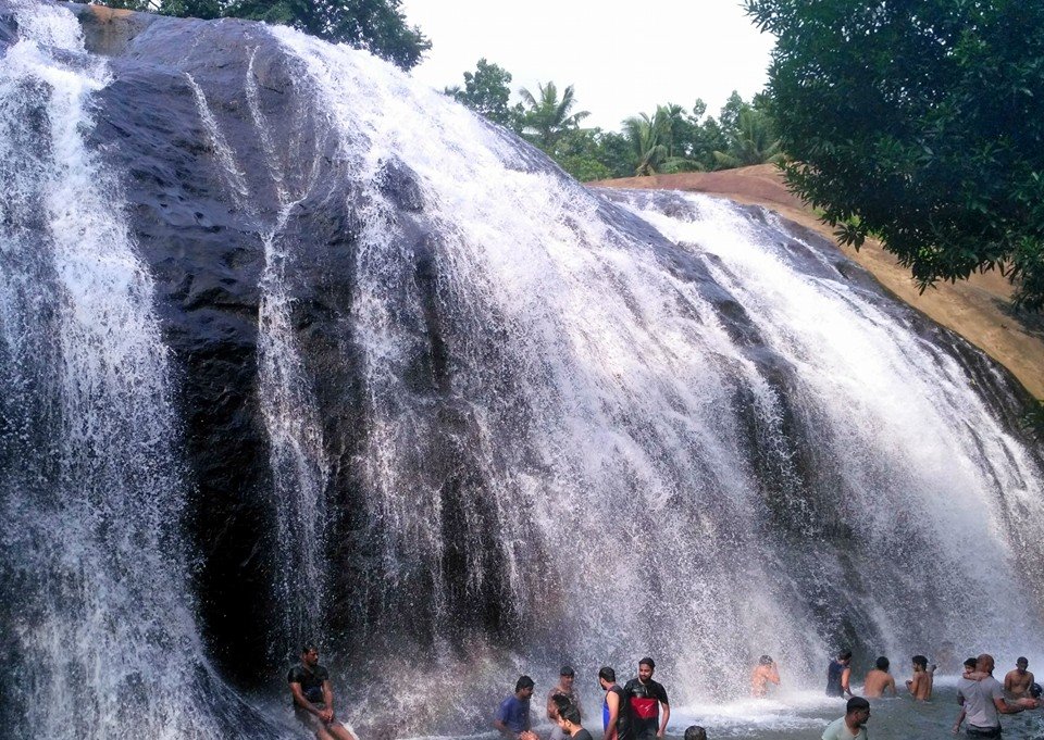 ആനയടിക്കുത്തിലെക്കോരു യാത്ര