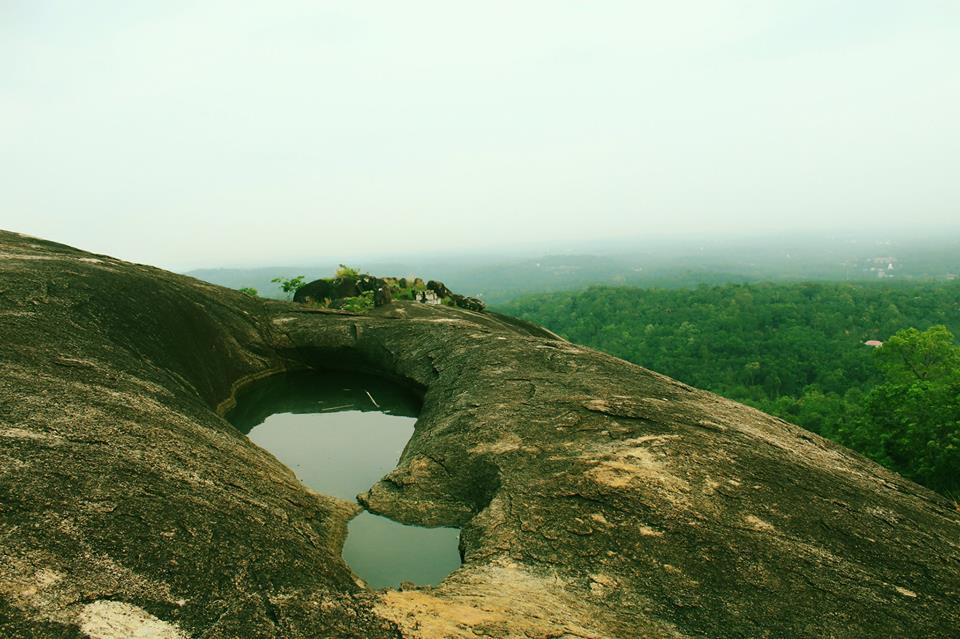 ആയിരവല്ലി പാറ