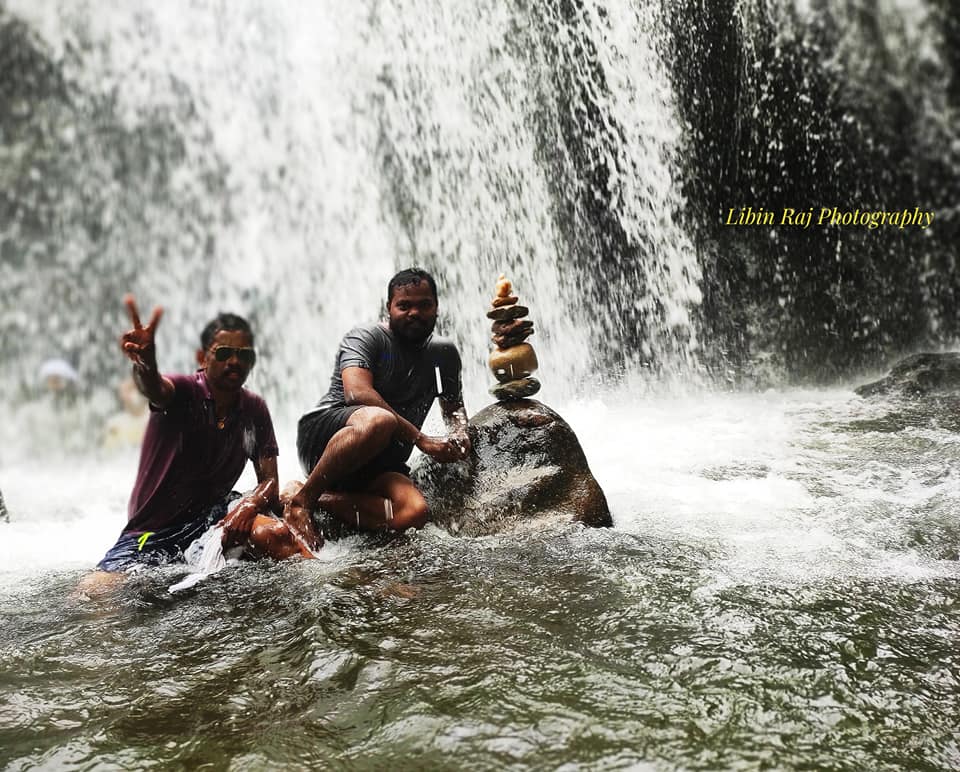 ആനചാടിക്കുത്ത് വെള്ളച്ചാട്ടത്തിലേക്ക് പോയാലോ